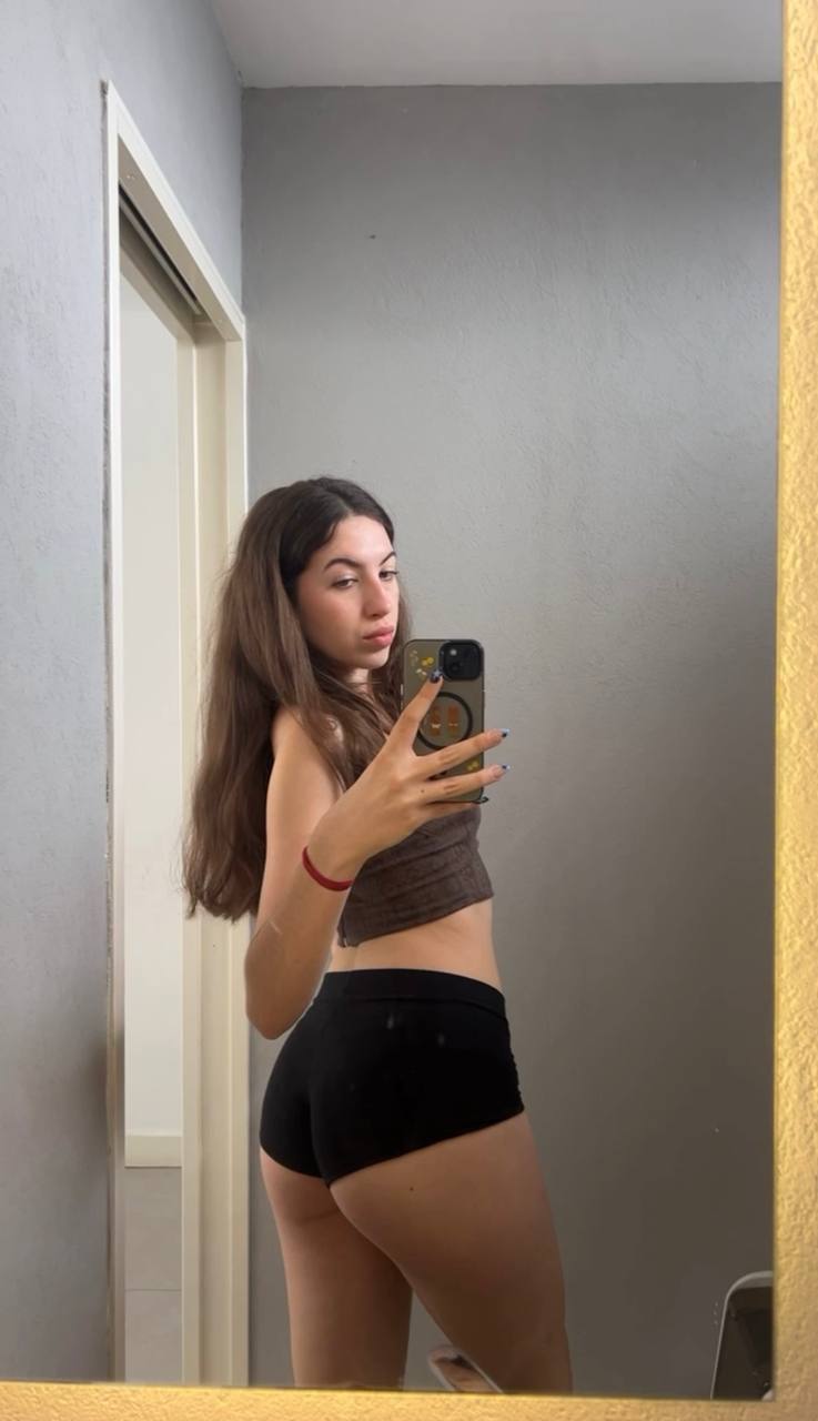 Amber in her underwear in Georgetown