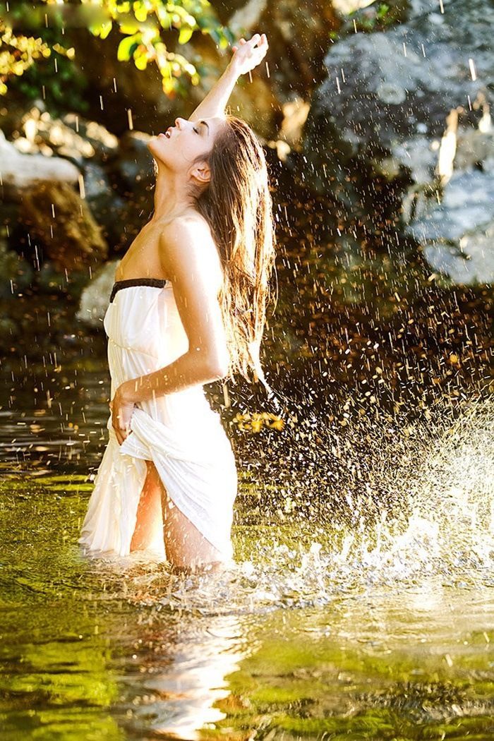 Marie Avgeropoulos in Georgetown