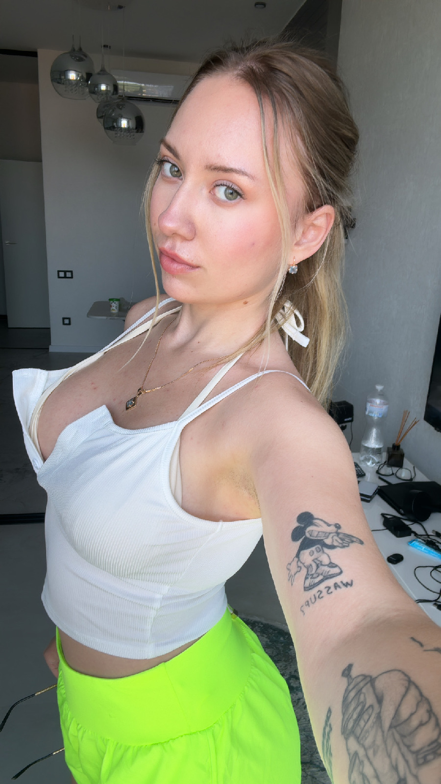 KateV in her underwear in Georgetown