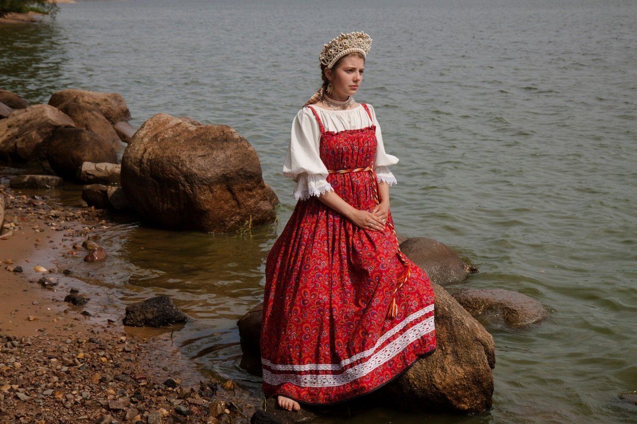 Women in Slavic costumes in Georgetown