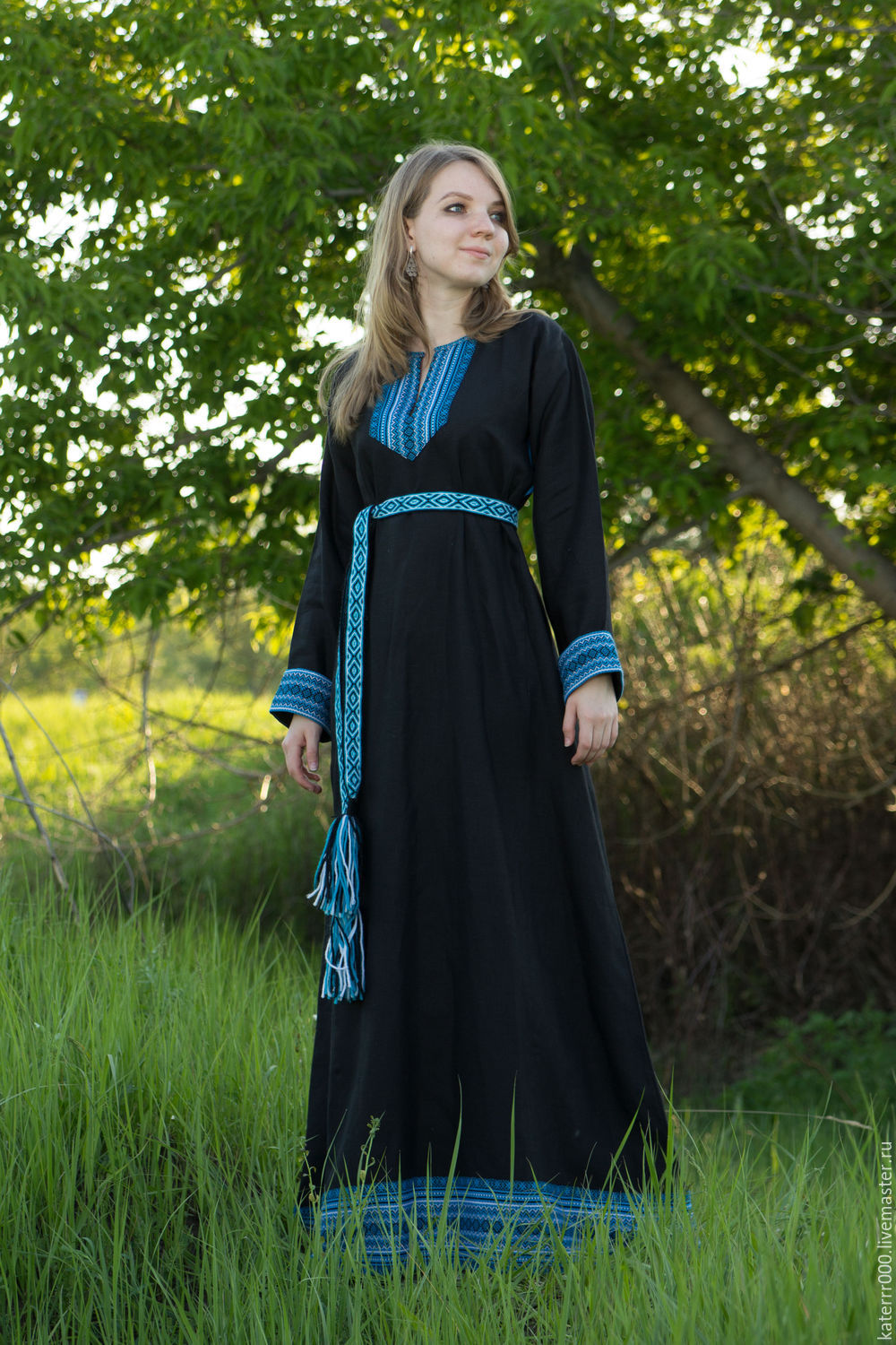 Women in Slavic costumes in Georgetown