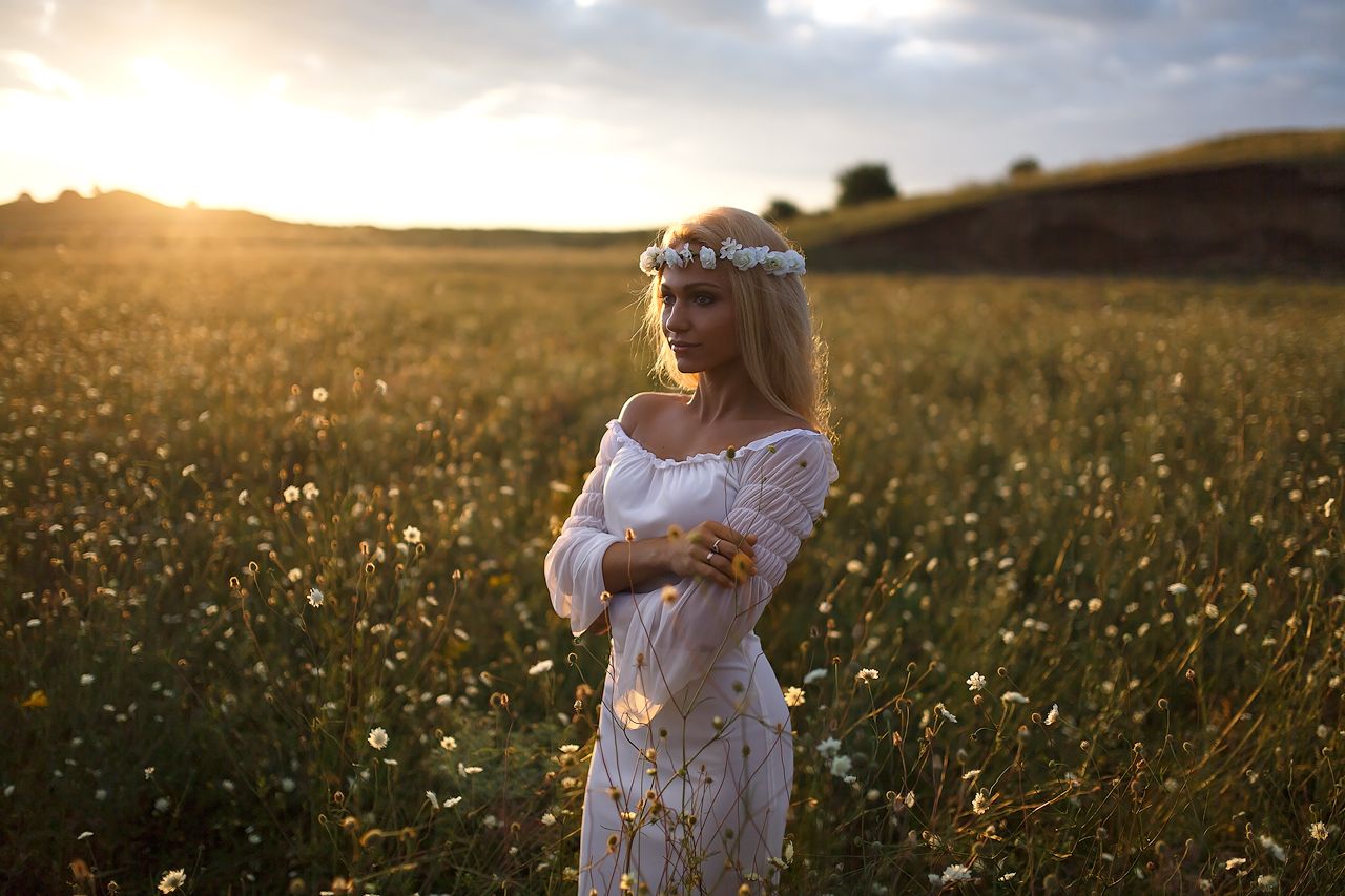 Girls in Slavic costumes in Georgetown