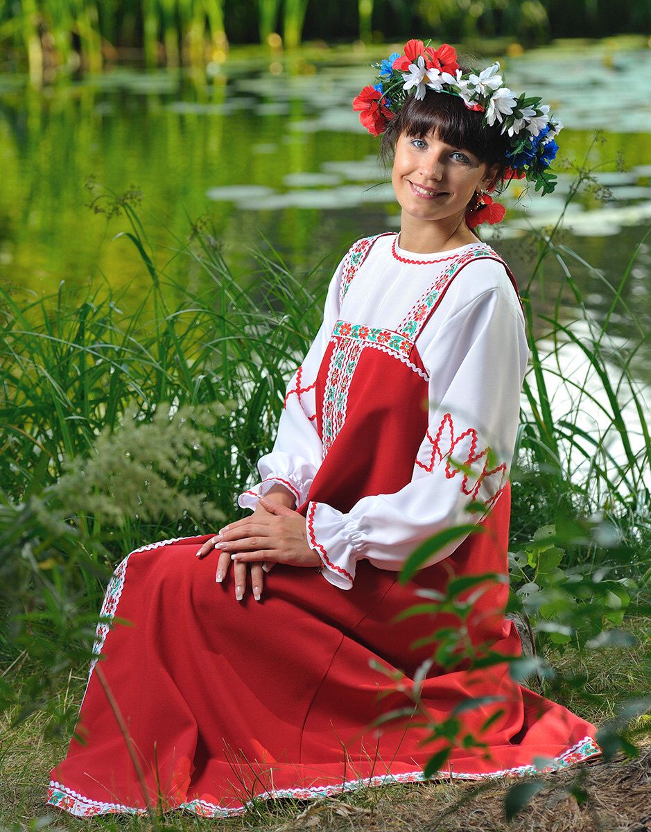 Beautiful girl Girls in Slavic costumes in Georgetown
